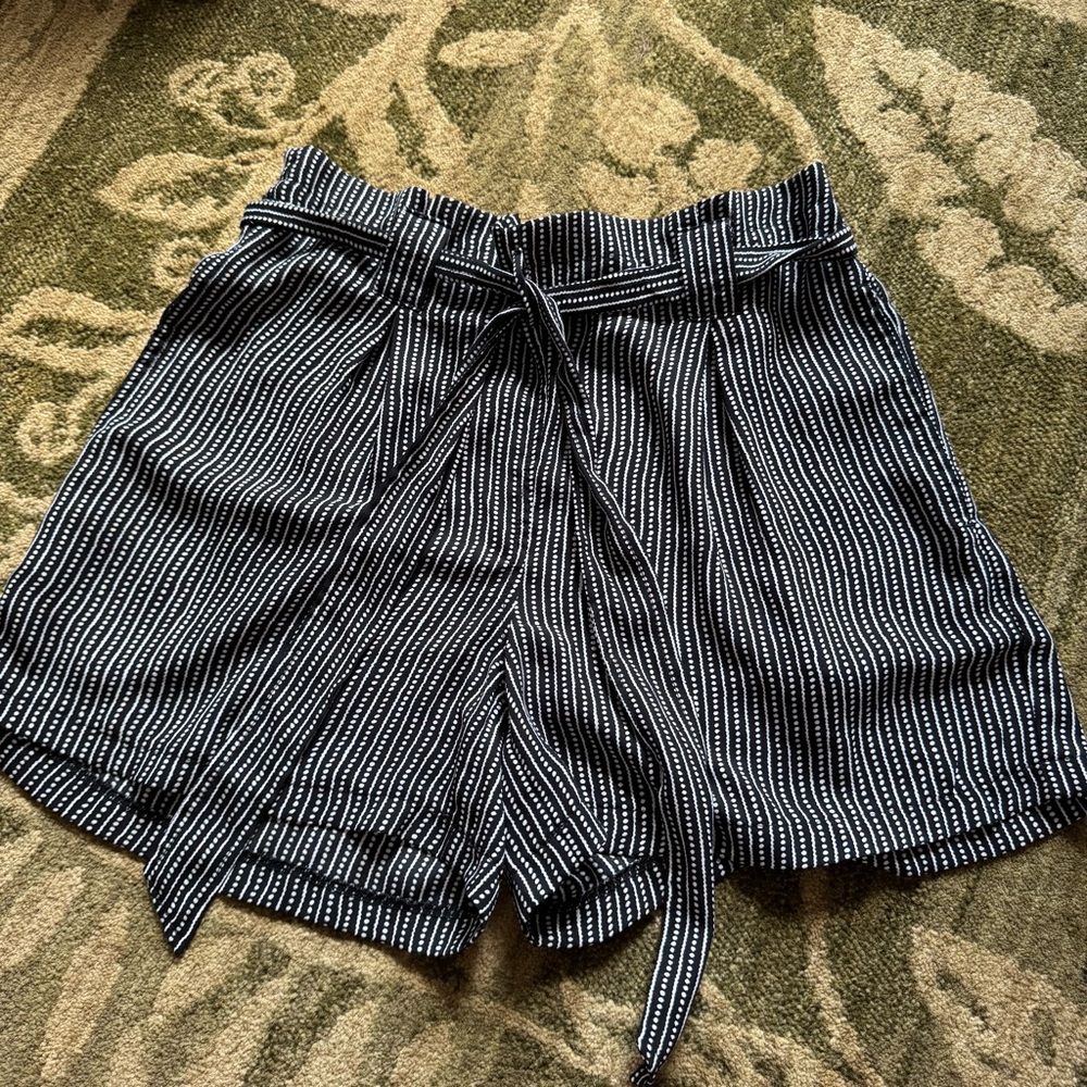 Max studio | high waisted paper bag shorts Black and White Striped - Picture 2 of 10